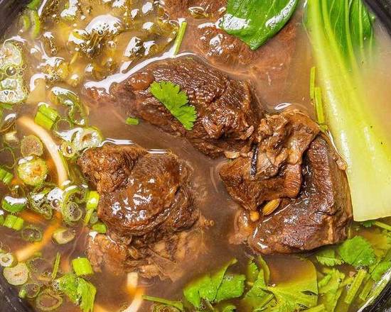 BEEF NOODLE SOUP 红烧牛肉面